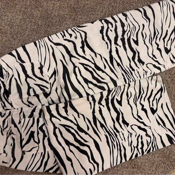 AKIRA Black and White Zebra Print Wide Leg Jeans - Picture 4 of 10